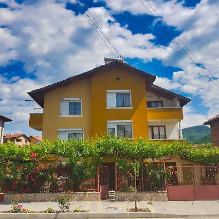 بيت ضيافة Delieva House أوجنيانوفو
